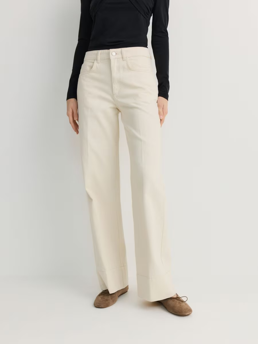 Pleated Wide Leg Jeans